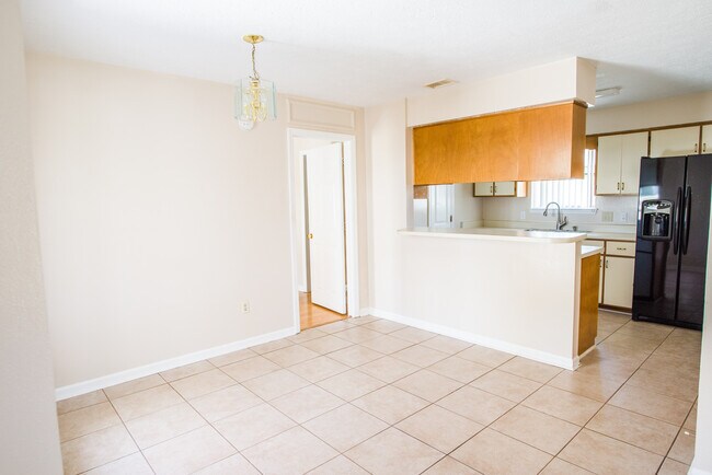Dining Room / Kitchen - 149 Heritage Cir