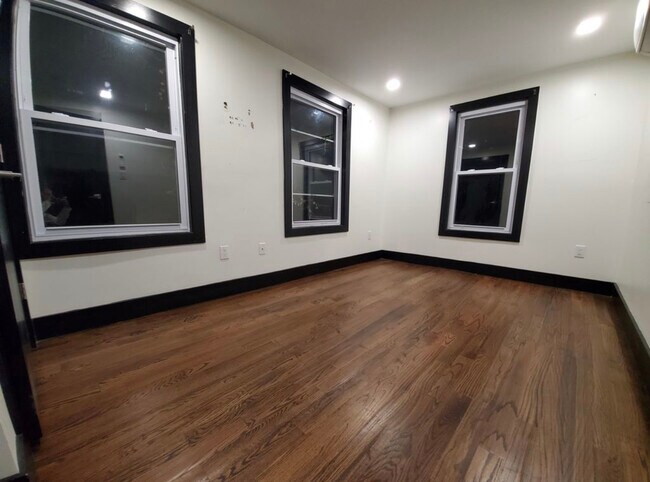 Unit 3 - 77 Vroom St