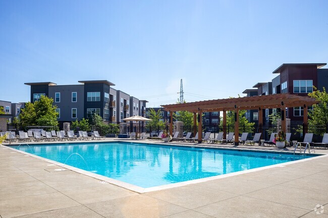 HQ Pool - HQ Flats