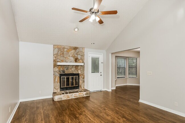Foto del edificio - 8315 Crosswind Rd
