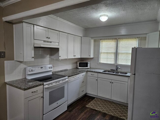 Building Photo - 3236 Peach Pkwy