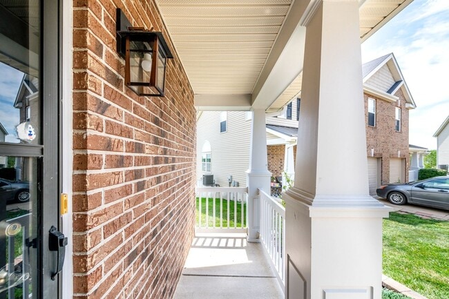 Building Photo - Gorgeous Updated 3 Bed 3 Bath Home Garage