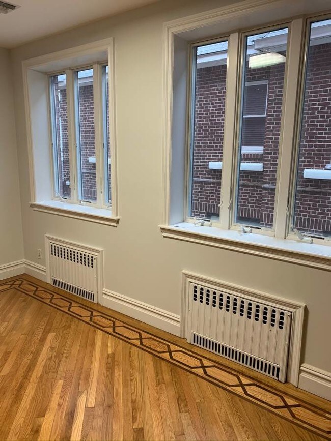 Foto del edificio - 1368 E 7th St