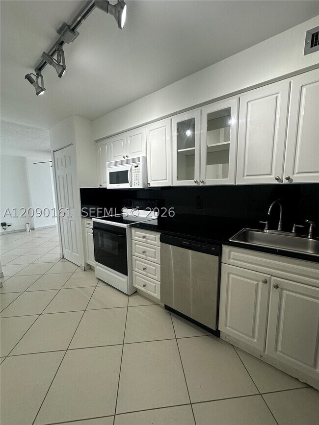 Foto del edificio - 6770 Indian Creek Dr