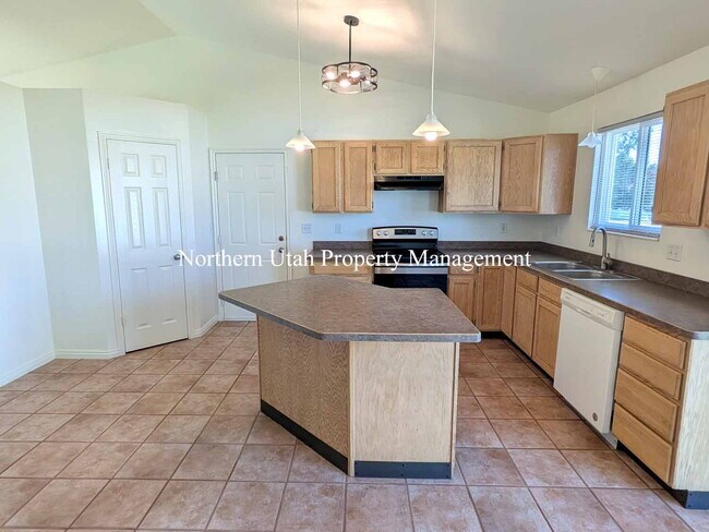 Foto del edificio - Updated 4 Bed, 2 Bath SFH