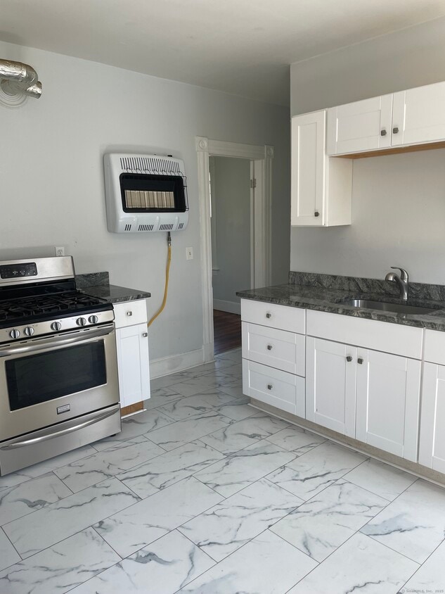 Primary Photo - 204 Alder St