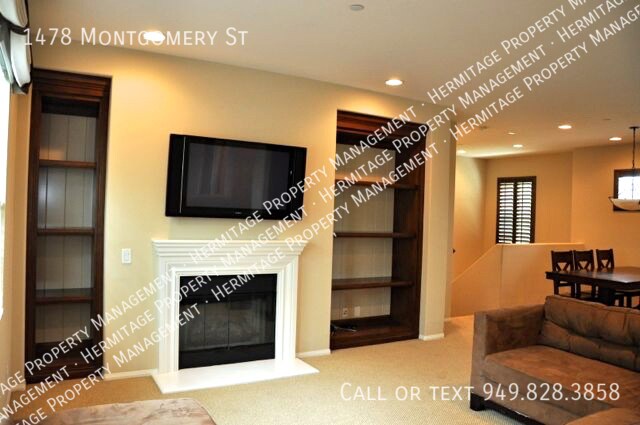 Building Photo - Rare 1 Bed / 1.5 Bath Model Home Condo