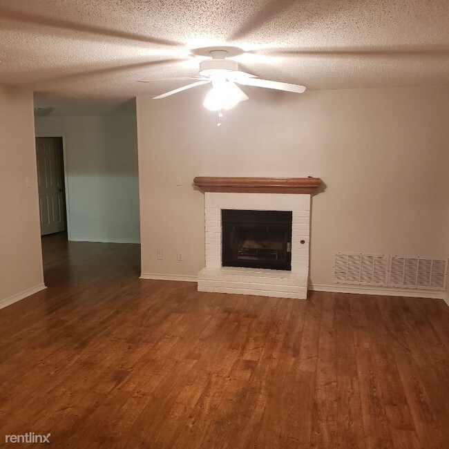 Building Photo - 3 br, 2 bath House - 811 Saint Paul Ct