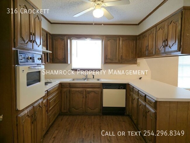 Building Photo - Hewitt 3-Bedroom