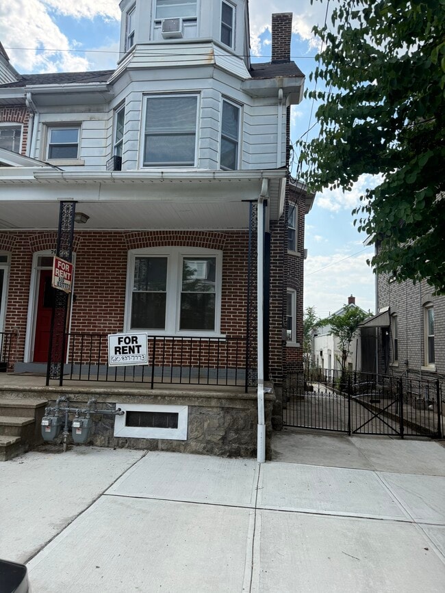 Building Photo - 741 High St