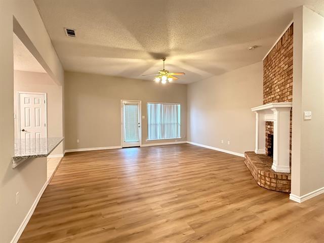Foto del edificio - 621 Oak Forest Ln