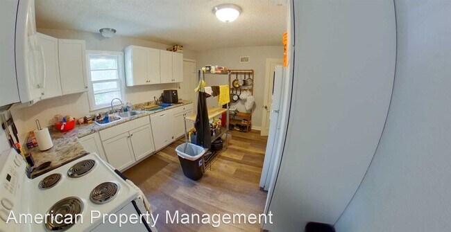 4 br, 2 bath House - 1402 Legore Ln photo'