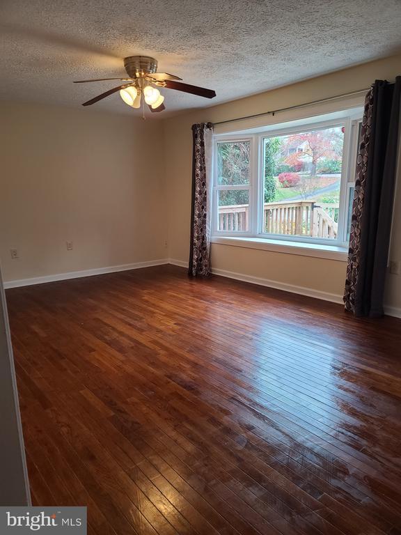 Foto del edificio - 5451 Bayview Ave