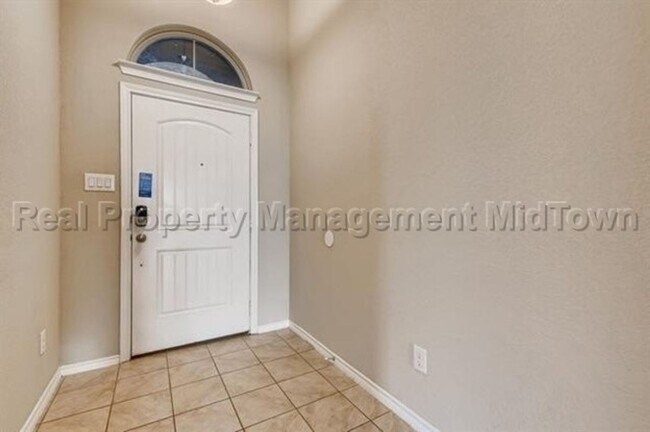 Building Photo - Charming New Home Ready to be called Home!!