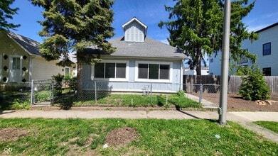 Building Photo - 1314 E 10th St