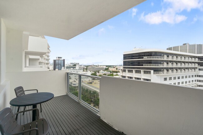 Building Photo - 100-1135 Lincoln Rd