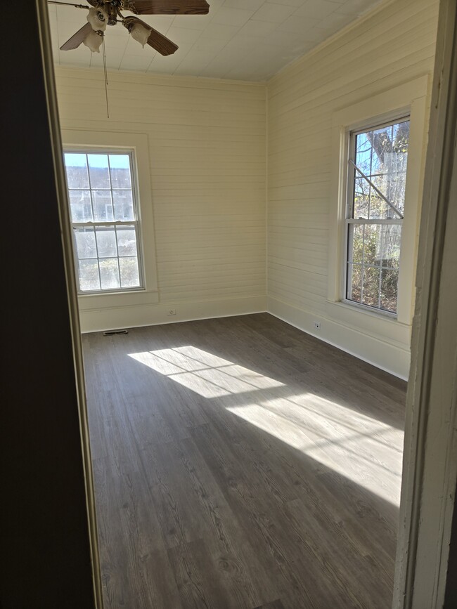 Building Photo - 203 Bailey St