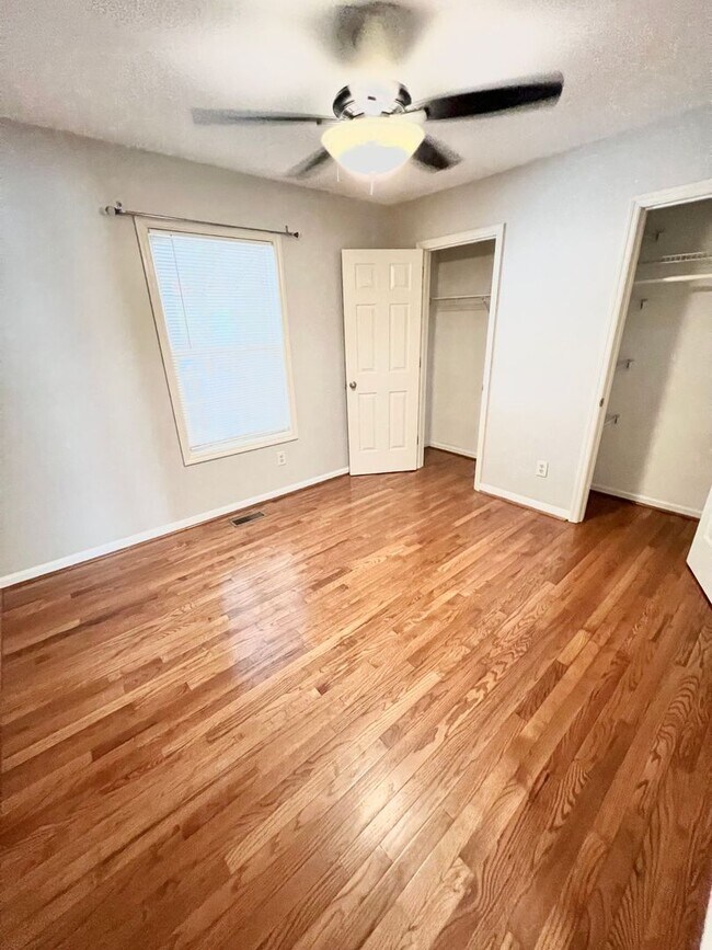 Foto del edificio - 3 Bed 2 Bath House w/Fenced Back Yard in O...
