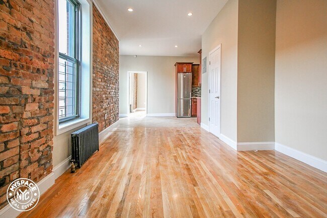 Building Photo - 588 Throop Ave