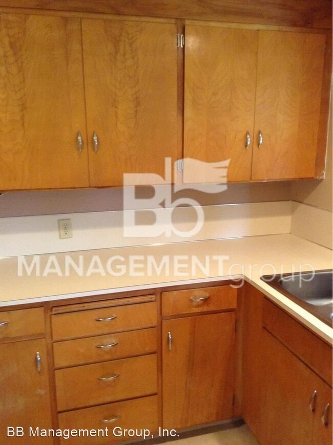 Building Photo - 3 br, 1 bath House - 915 Oak Terrace