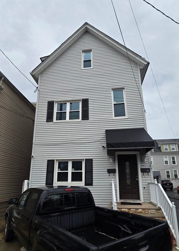 Primary Photo - 549 Ave E