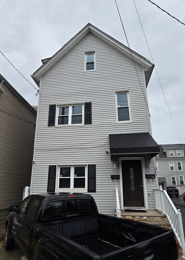 Building Photo - 549 Ave E