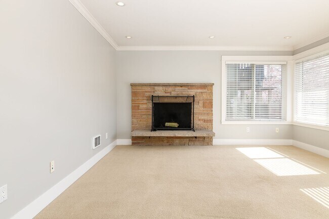 Foto del edificio - Condo Quality 1BR + Den in Ballard- Corner...