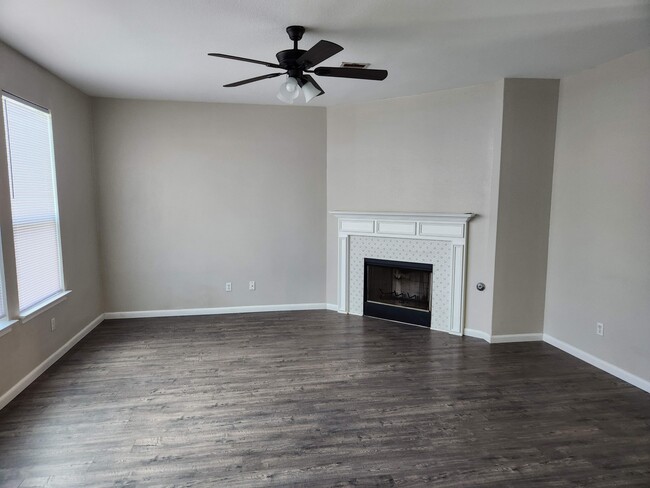 Foto del edificio - 1601 Briar Hill Dr