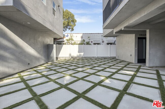 Foto del edificio - 10826 1/4 Hesby St