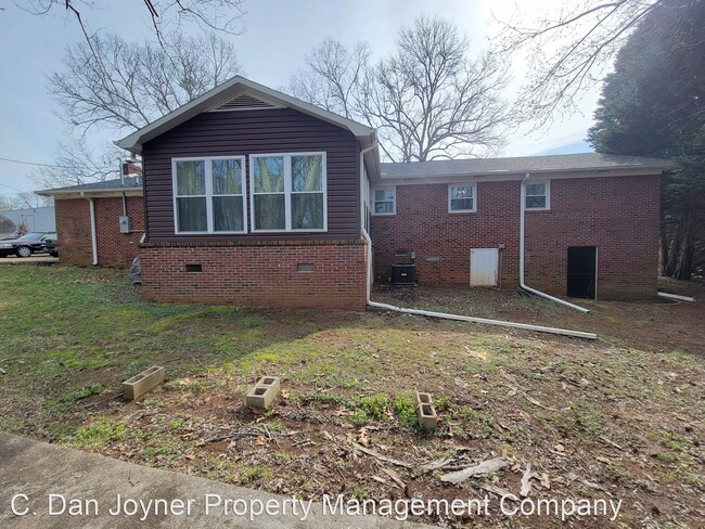 Building Photo - 3 br, 2 bath House - 75 Jubilee Church Rd