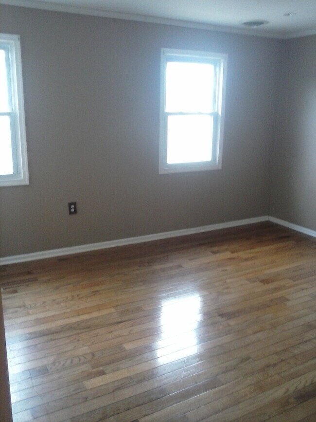Building Photo - nice 3 bedroom
