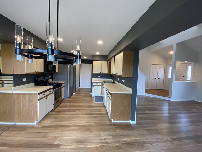 Building Photo - 15747 Chesterfield Ln