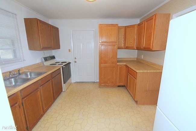 Building Photo - 1521 Dunbar St