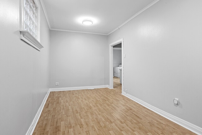 Photo du bâtiment - 2 Bed 1 Bath - 238 Notre Dame de Lile - 1 Month Free!