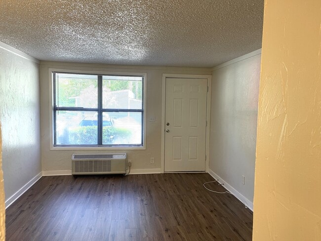 Building Photo - Amberwood Hills