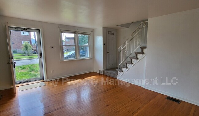 Building Photo - 2092 Heather Rd
