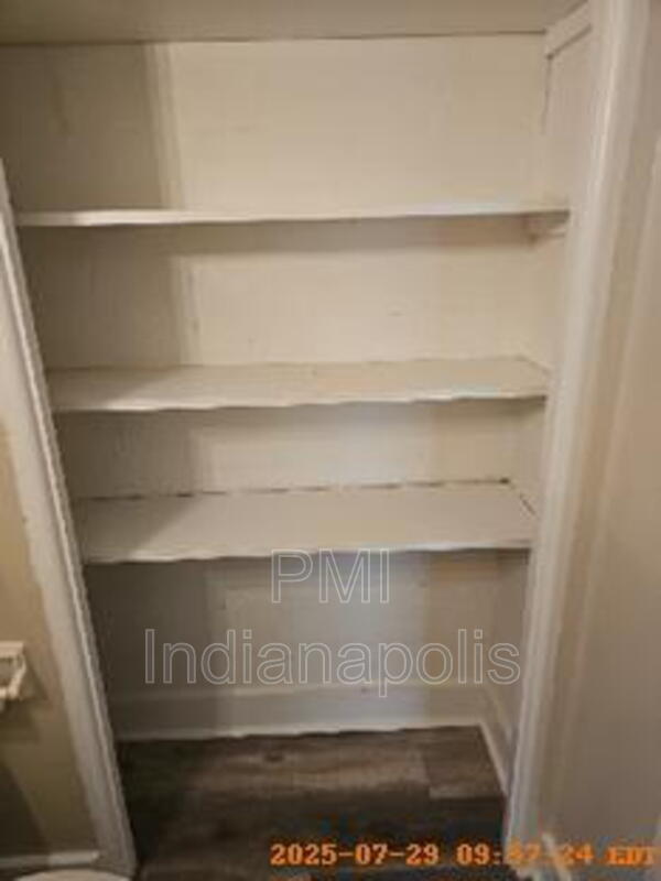 Foto del edificio - 5824 E Washington St