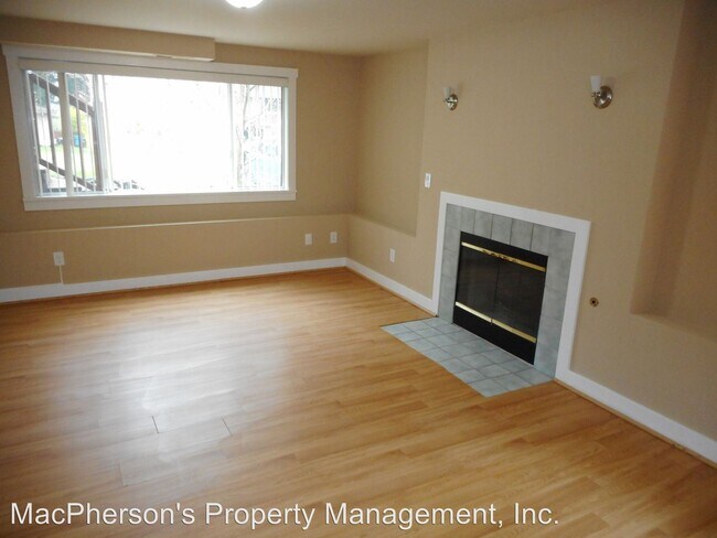 Building Photo - 821 NE Serpentine Pl