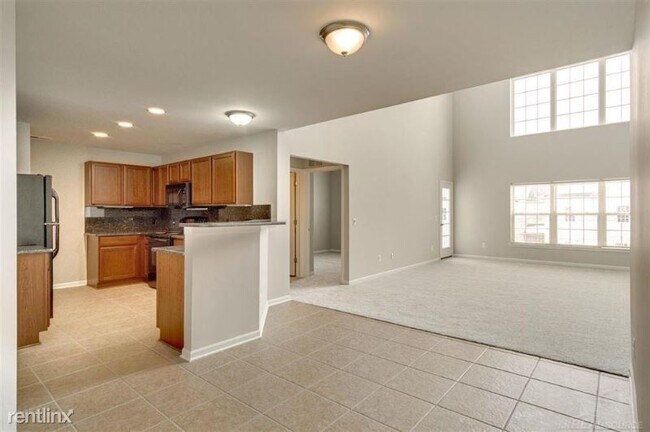 Building Photo - 8387 Towne Center Cir