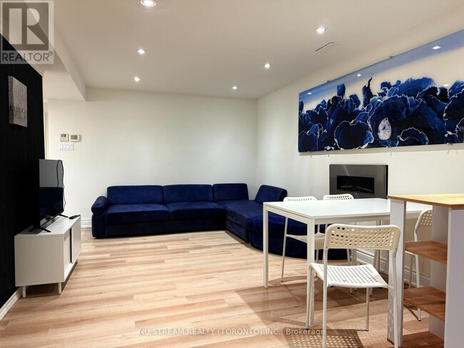 Building Photo - 45 Henricks Rd