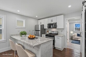 Building Photo - 18 Ronan St