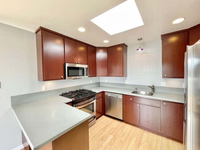 Foto del edificio - Bernal Hts. Spacious, Beautiful, Remodeled...