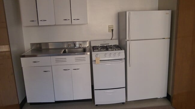 Building Photo - 5735 Ellsworth Ave