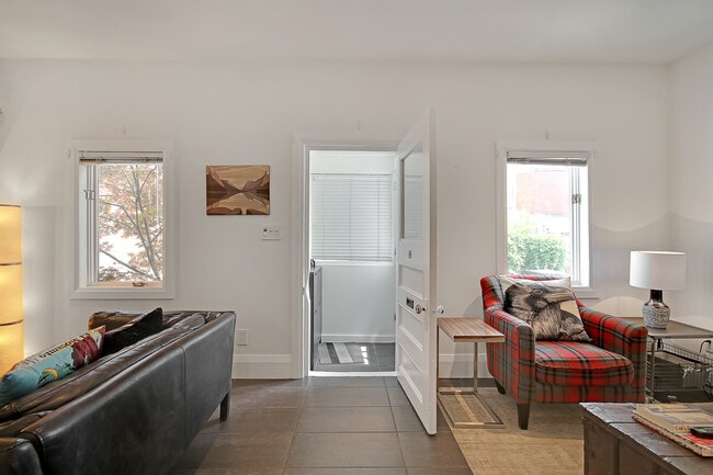 Photo du bâtiment - 7 Ways Ln