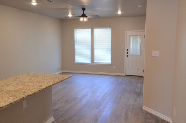 Foto del edificio - 1713 Castroville Trl