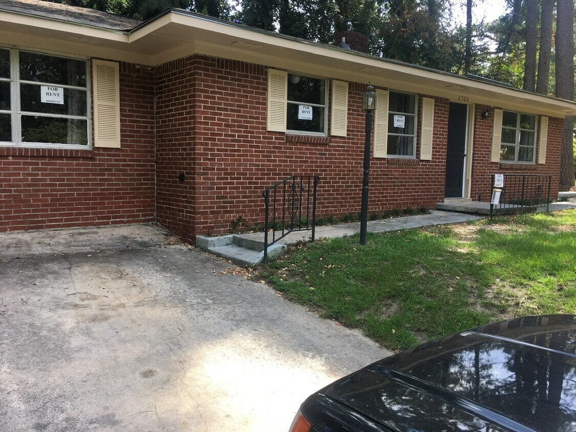 Primary Photo - 2500 Midland Dr