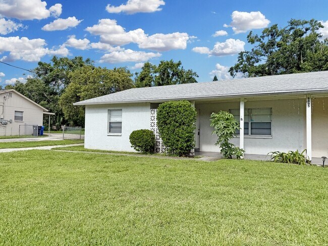 Foto del edificio - 6805 Mathers Ln
