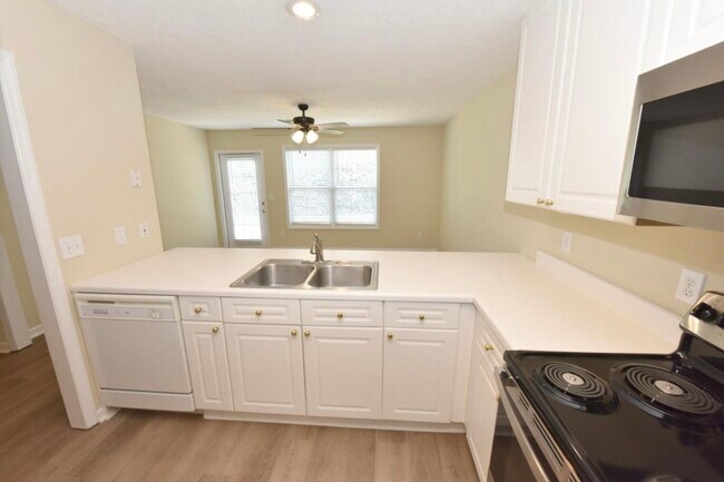 Foto del edificio - 2428 E University Dr