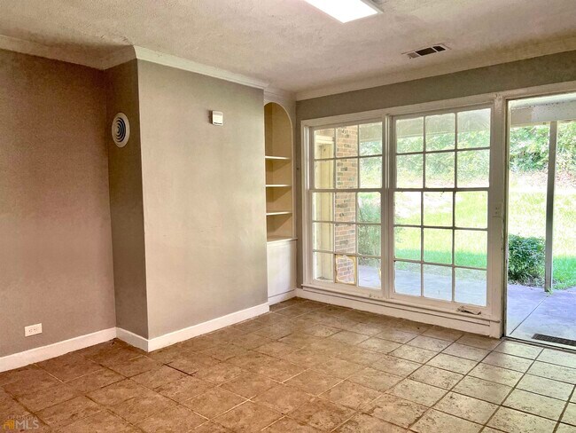 Building Photo - 385 Doles Blvd