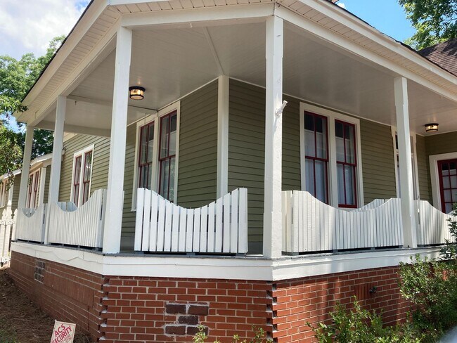 Building Photo - Large 7/2.5 House in South Rome $1,850